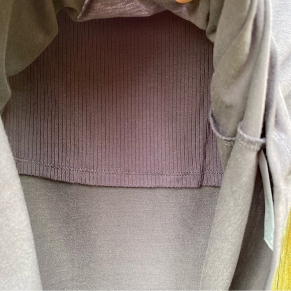 Athleta Essence Groove Top in Spring Night Sz M - Picture 11 of 15